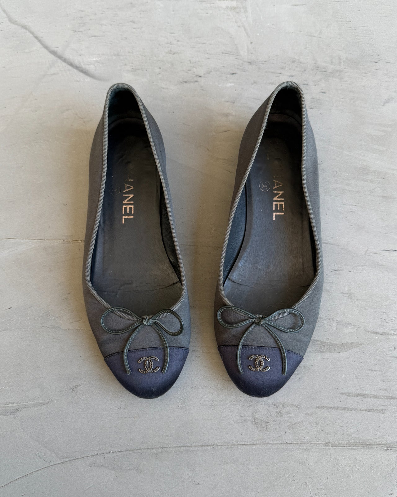 Chanel Silk Ballet Flat with Logo and Bow Detail – EU 36.5-on a concrete background