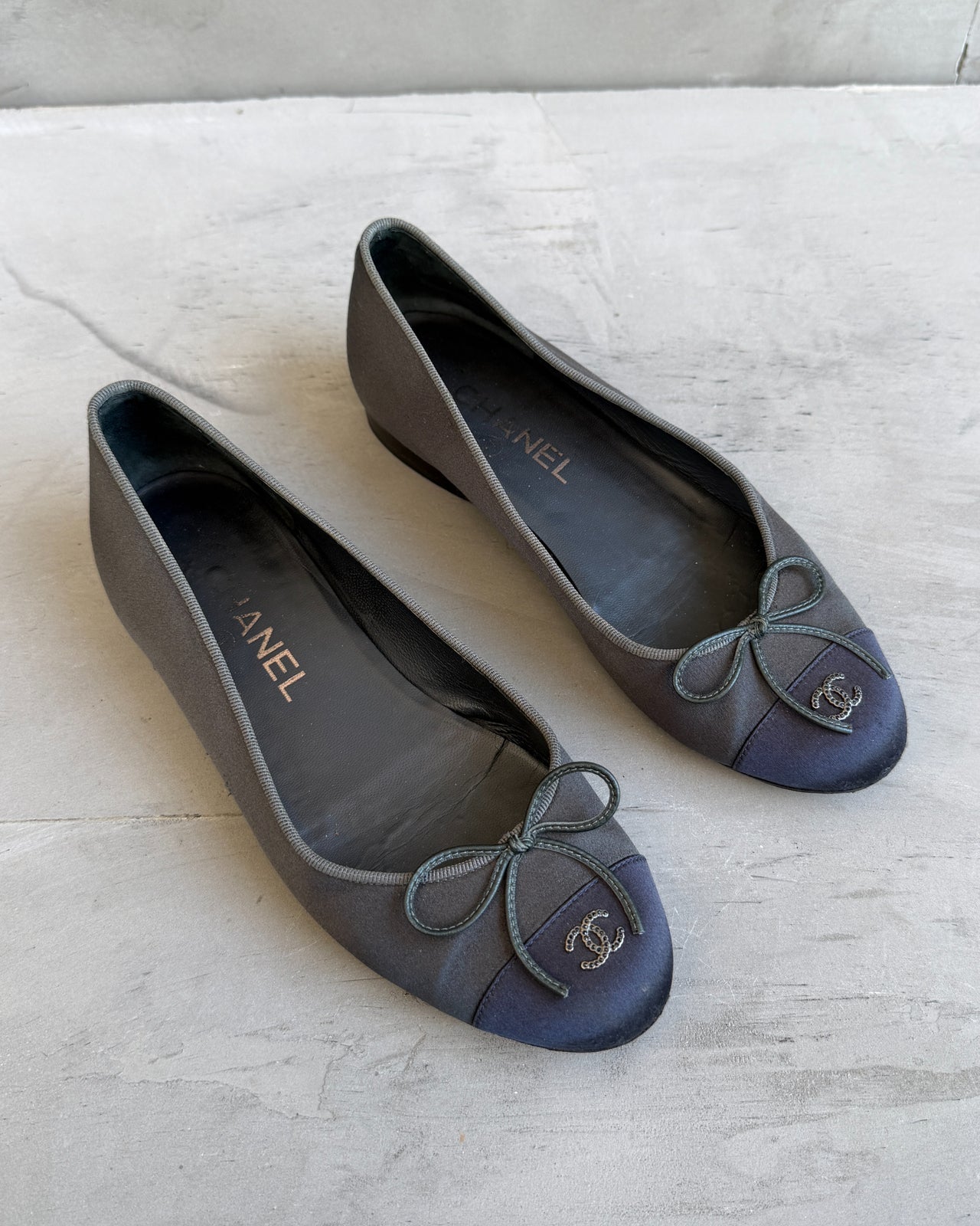 Chanel Silk Ballet Flat with Logo and Bow Detail – EU 36.5-on a concrete background