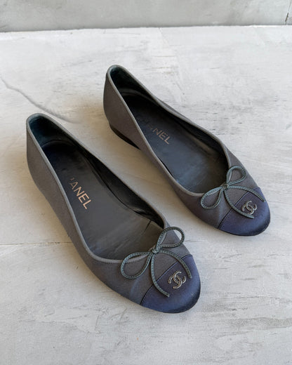 Chanel Silk Ballet Flat with Logo and Bow Detail – EU 36.5-on a concrete background