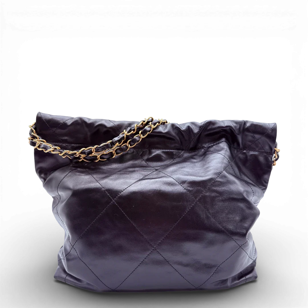 https://cdn.shopify.com/s/files/1/0564/9376/8855/files/Chanel_22_Quilted_Handtasche_aus_Leder_Schwarz_vintage_CC2589.webp?v=1773397124