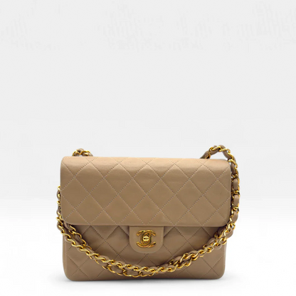 https://cdn.shopify.com/s/files/1/0564/9376/8855/files/Chanel_Flap_Bag-Beige5192_a725dd76-a8b1-497f-80e7-77cf81ab4cfe.webp?v=1754669919