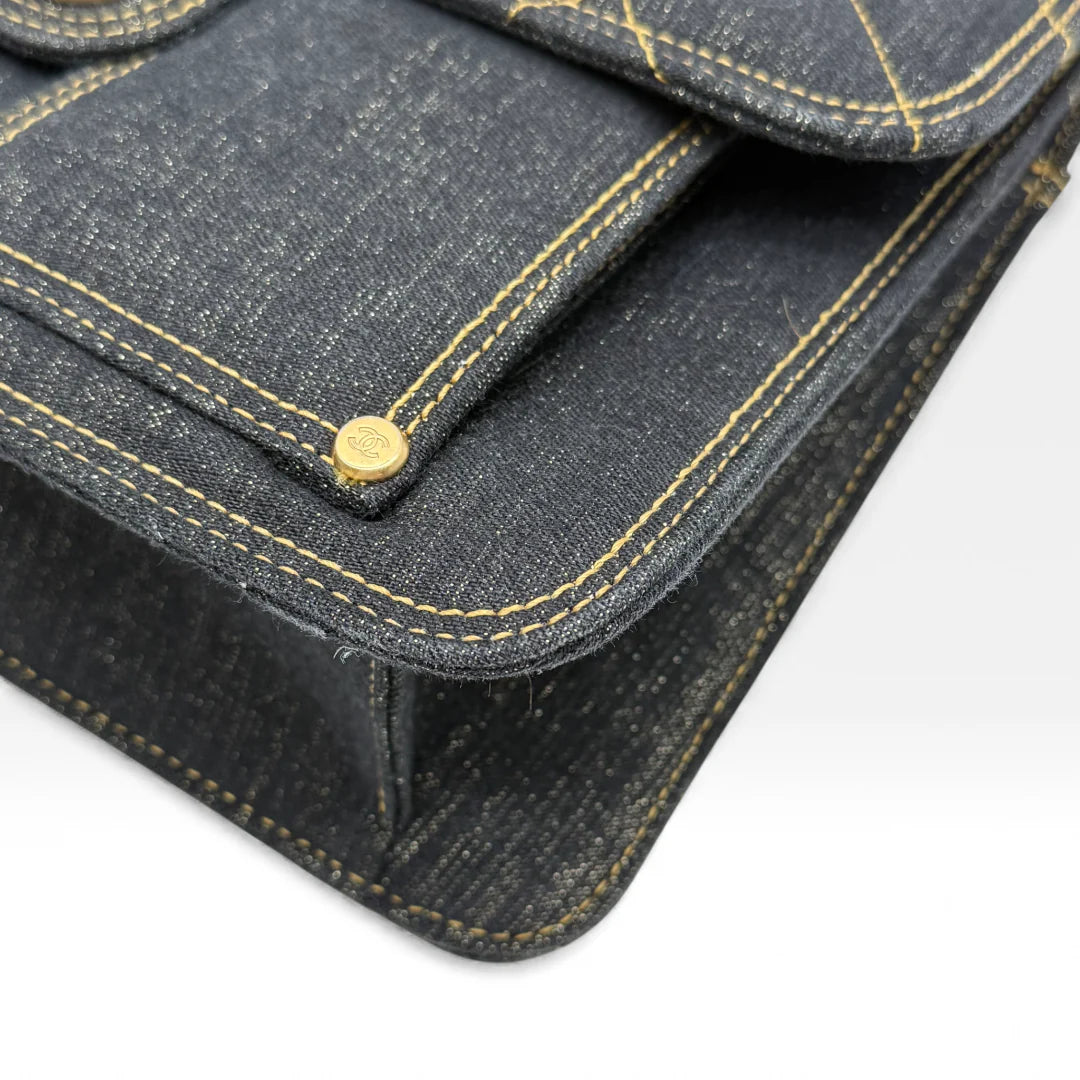 https://cdn.shopify.com/s/files/1/0564/9376/8855/files/Chanel_Flap_Denim_Stoff_schwarz_vintage_5509.webp?v=1765455740
