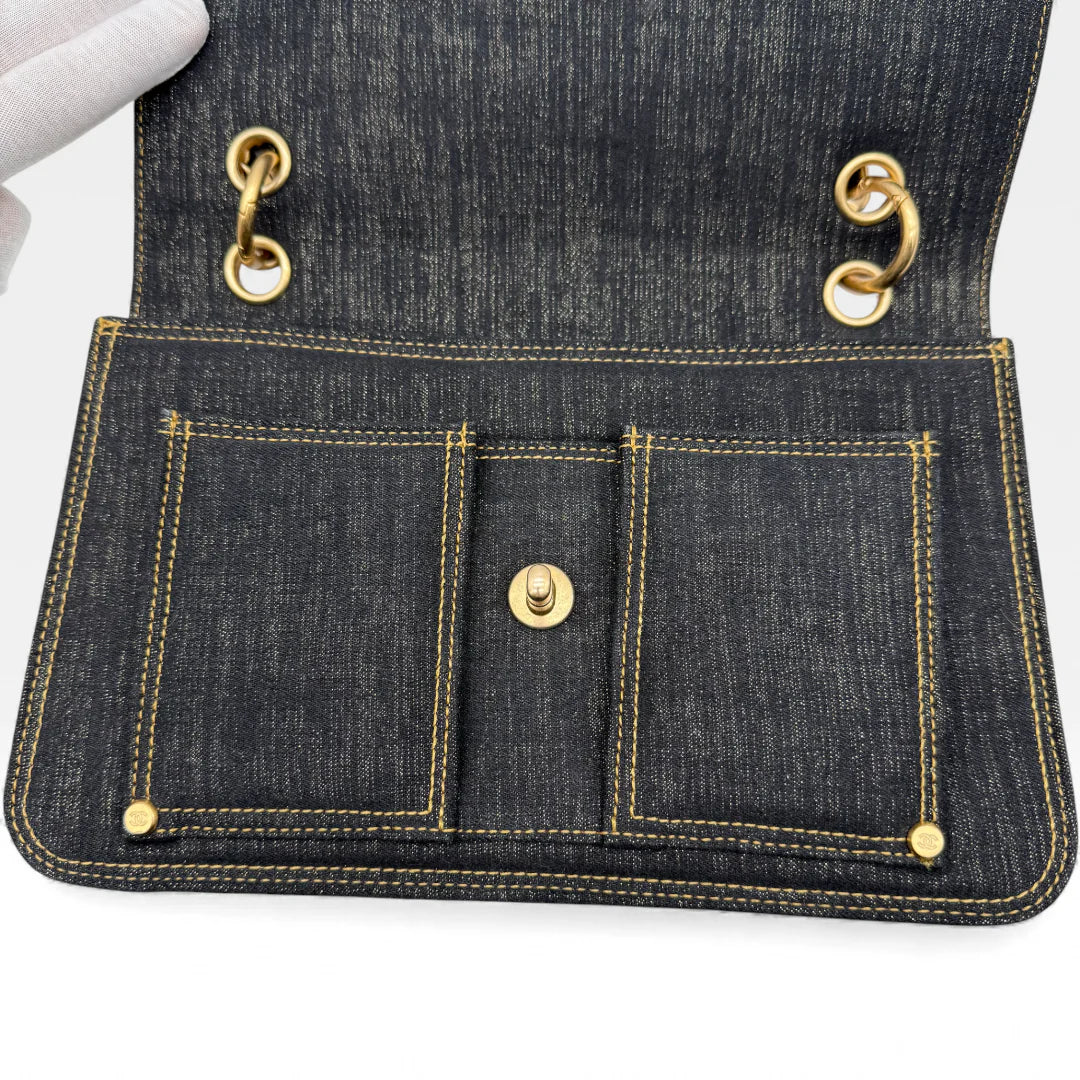 https://cdn.shopify.com/s/files/1/0564/9376/8855/files/Chanel_Flap_Denim_Stoff_schwarz_vintage_5667.webp?v=1765455740