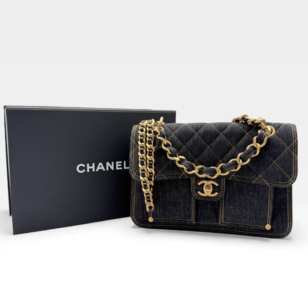 https://cdn.shopify.com/s/files/1/0564/9376/8855/files/Chanel_Flap_Denim_Stoff_schwarz_vintage_5695.webp?v=1765455740