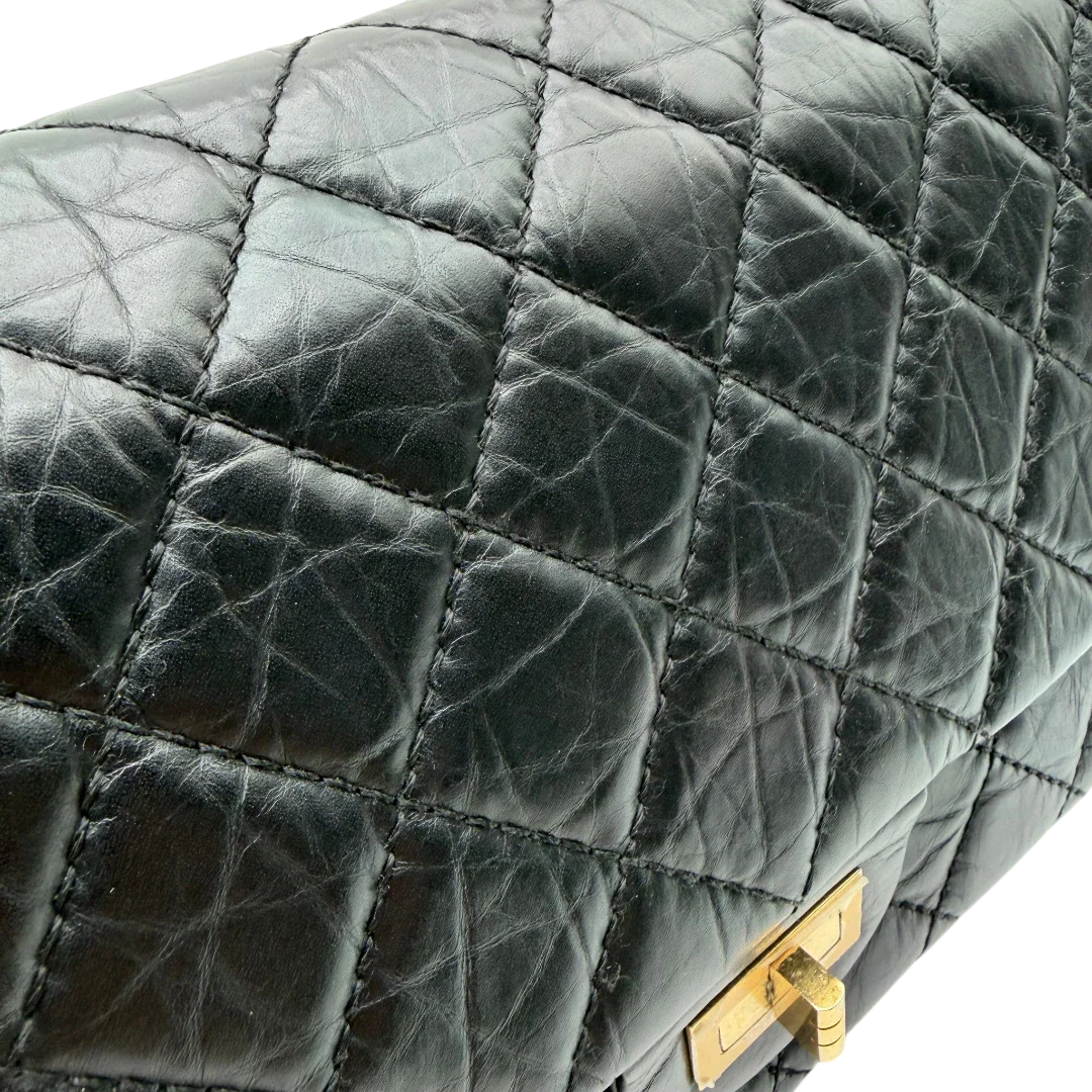 https://cdn.shopify.com/s/files/1/0564/9376/8855/files/Chanel_Handtasche_2.55_medium_aus_Leder_schwarz_13.webp?v=1782910446