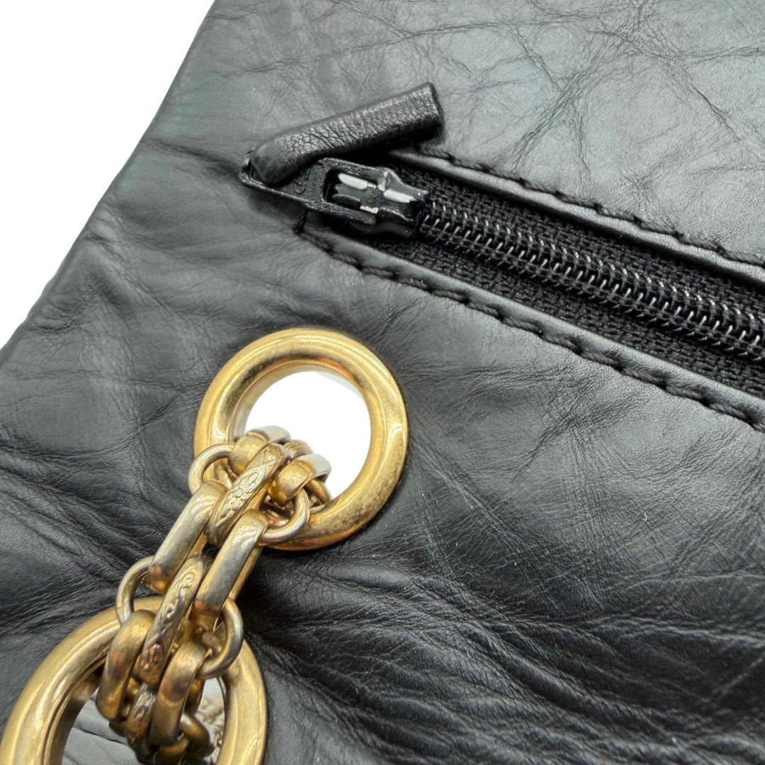 https://cdn.shopify.com/s/files/1/0564/9376/8855/files/Chanel_Handtasche_2.55_medium_aus_Leder_schwarz_14.webp?v=1782910445