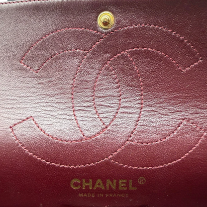 https://cdn.shopify.com/s/files/1/0564/9376/8855/files/Chanel_Handtasche_2.55_medium_aus_Leder_schwarz_15.webp?v=1782910445