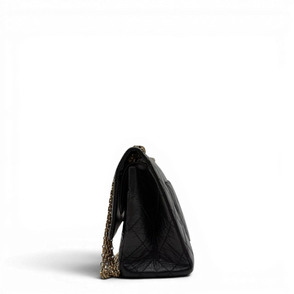 https://cdn.shopify.com/s/files/1/0564/9376/8855/files/Chanel_Handtasche_2.55_medium_aus_Leder_schwarz_3.webp?v=1782910444