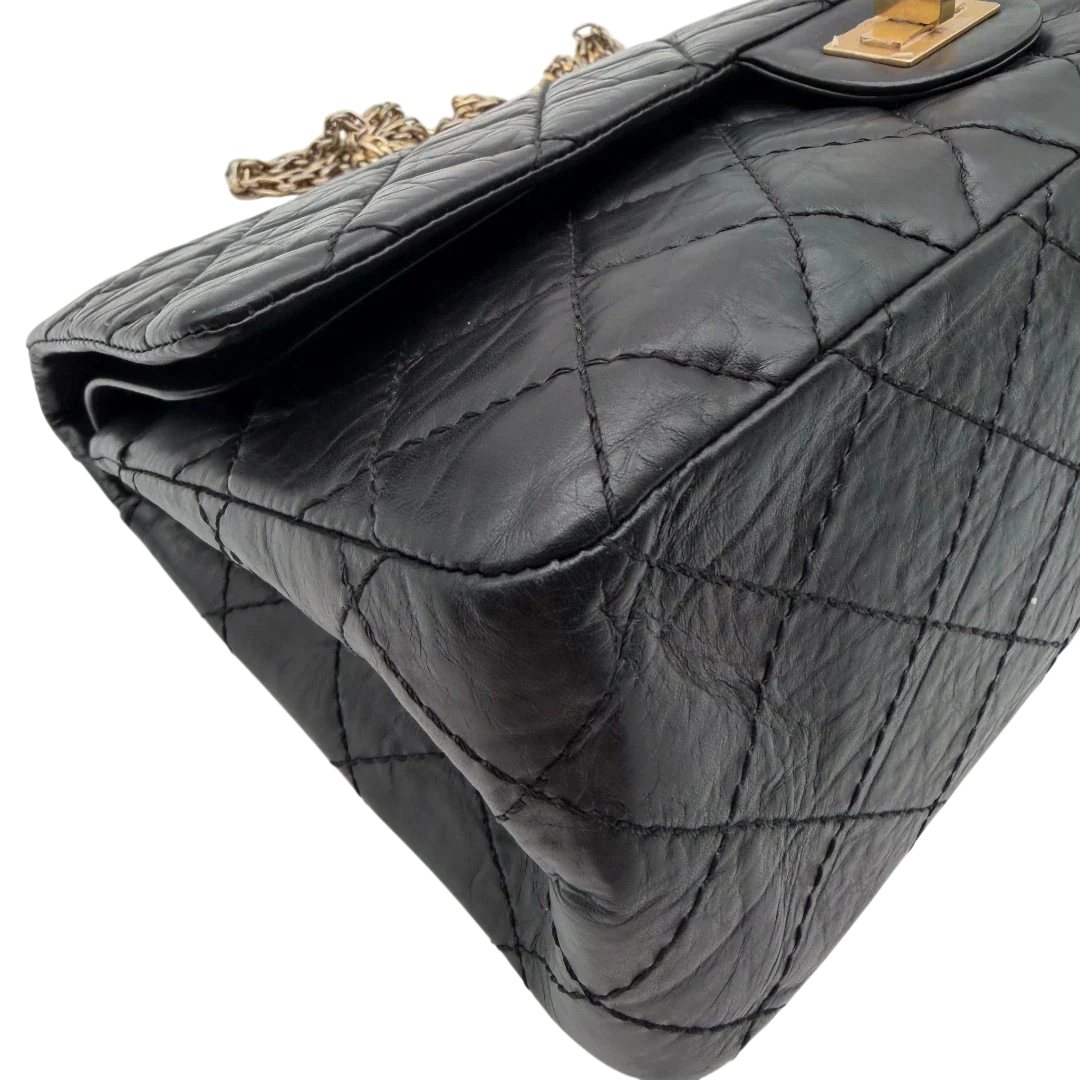 https://cdn.shopify.com/s/files/1/0564/9376/8855/files/Chanel_Handtasche_2.55_medium_aus_Leder_schwarz_6.webp?v=1782910445