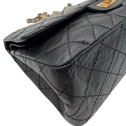https://cdn.shopify.com/s/files/1/0564/9376/8855/files/Chanel_Handtasche_2.55_medium_aus_Leder_schwarz_6.webp?v=1782910445