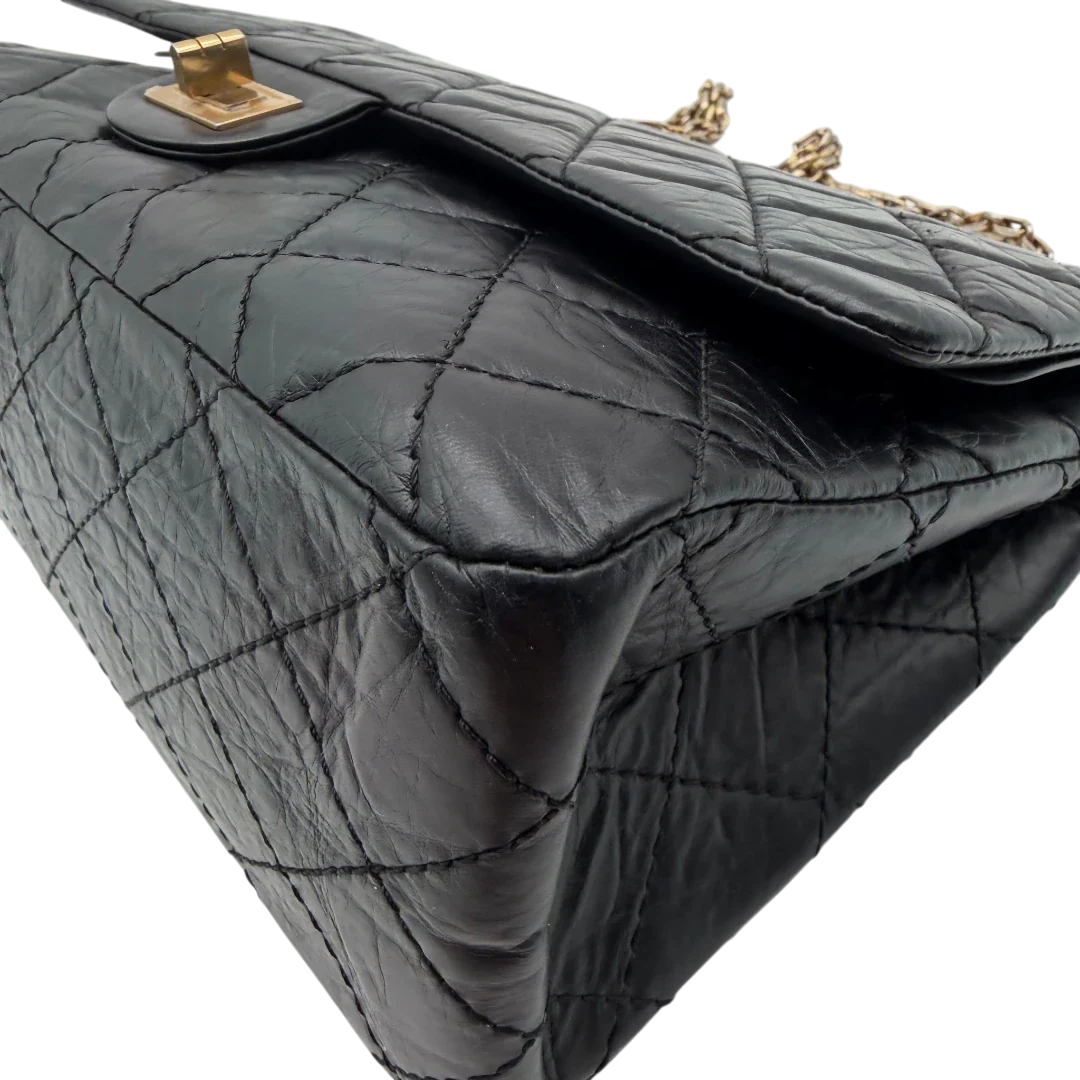 https://cdn.shopify.com/s/files/1/0564/9376/8855/files/Chanel_Handtasche_2.55_medium_aus_Leder_schwarz_7.webp?v=1782910445