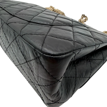 https://cdn.shopify.com/s/files/1/0564/9376/8855/files/Chanel_Handtasche_2.55_medium_aus_Leder_schwarz_8.webp?v=1782910445