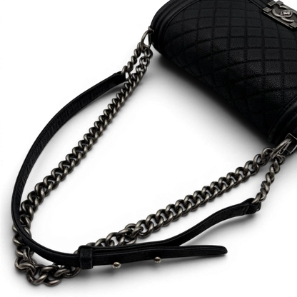 https://cdn.shopify.com/s/files/1/0564/9376/8855/files/Chanel_Handtasche_Boy_bag_Caviar_medium_schwarz_10.webp?v=1782910692