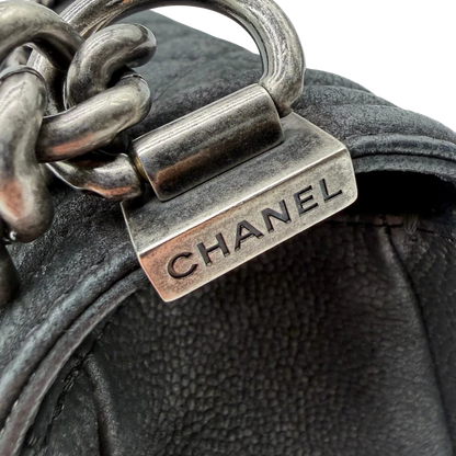 https://cdn.shopify.com/s/files/1/0564/9376/8855/files/Chanel_Handtasche_Boy_bag_Caviar_medium_schwarz_11.webp?v=1782910692