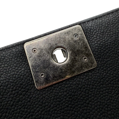 https://cdn.shopify.com/s/files/1/0564/9376/8855/files/Chanel_Handtasche_Boy_bag_Caviar_medium_schwarz_15.webp?v=1782910693