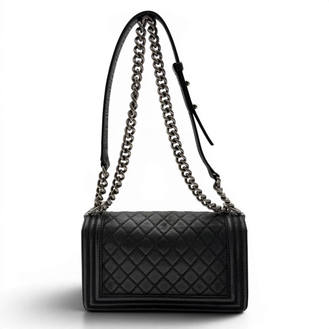 https://cdn.shopify.com/s/files/1/0564/9376/8855/files/Chanel_Handtasche_Boy_bag_Caviar_medium_schwarz_2.webp?v=1782910693