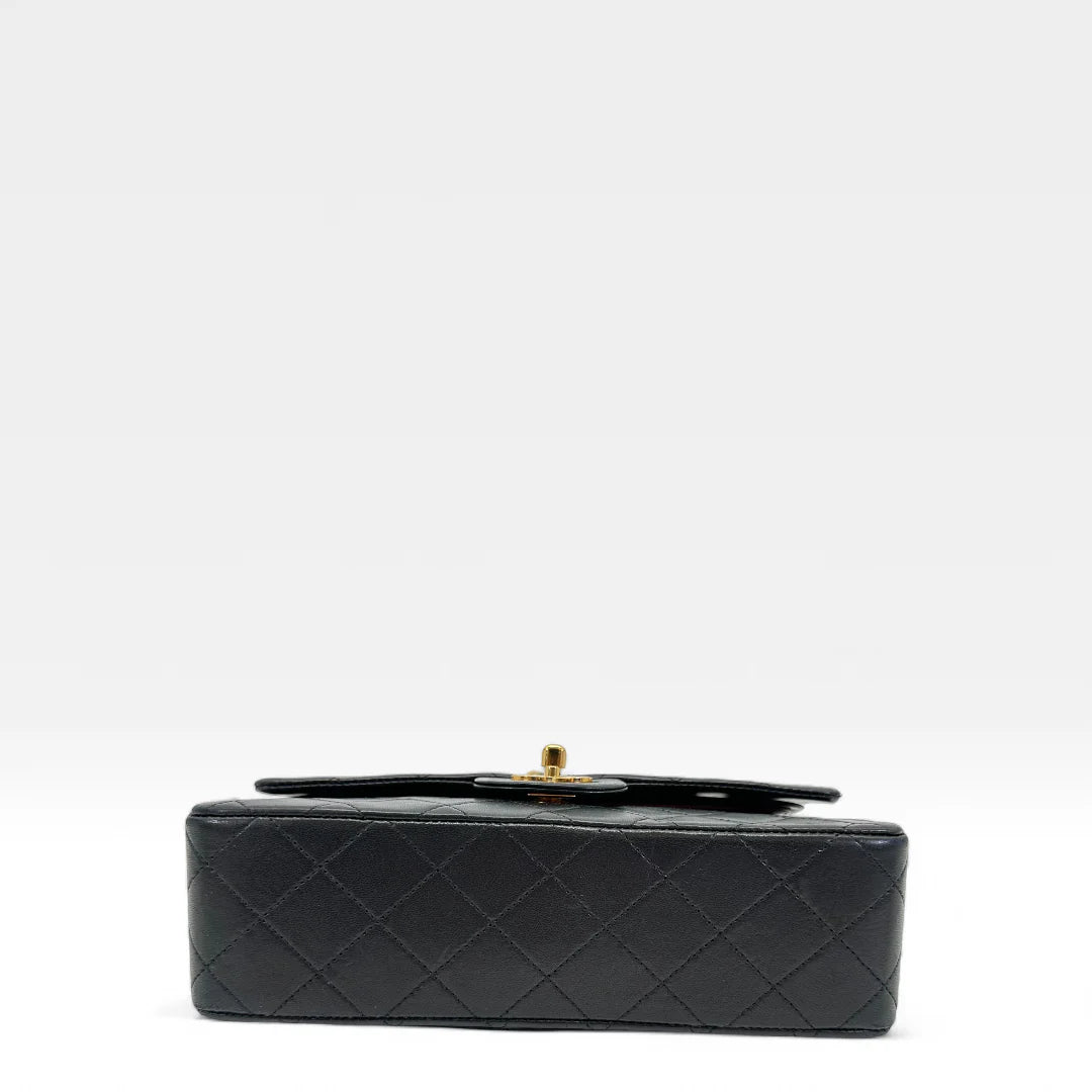 https://cdn.shopify.com/s/files/1/0564/9376/8855/files/Chanel_Handtasche_Double_Flap_25_aus_Lammleder_schwarz_vintage_CC_handbag9875.webp?v=1761872466