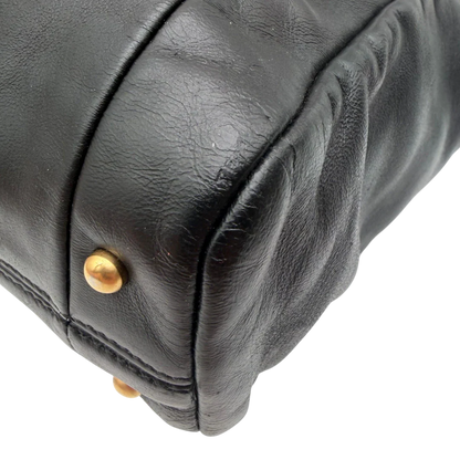 https://cdn.shopify.com/s/files/1/0564/9376/8855/files/Chanel_Schultertasche_Hobo_aus_Lammleder_schwarz_vintage_CC7402.webp?v=1779893943