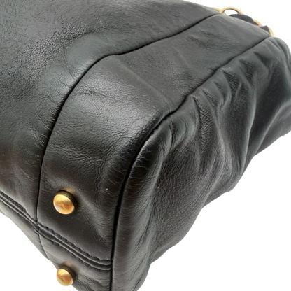 https://cdn.shopify.com/s/files/1/0564/9376/8855/files/Chanel_Schultertasche_Hobo_aus_Lammleder_schwarz_vintage_CC7404.webp?v=1779893943
