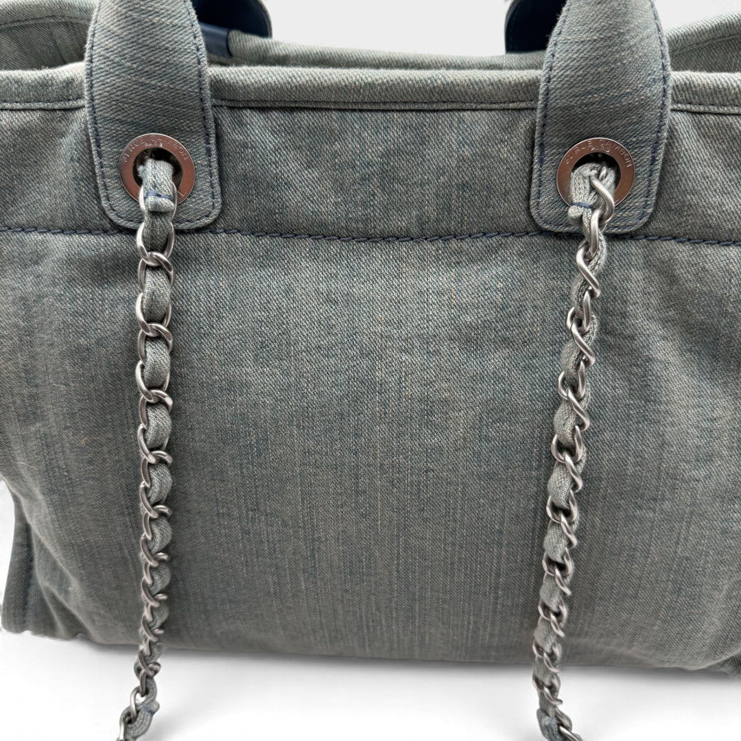 https://cdn.shopify.com/s/files/1/0564/9376/8855/files/Chanel_Tote_denim_blau_vintage_5710.webp?v=1765456050