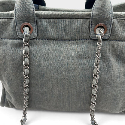 https://cdn.shopify.com/s/files/1/0564/9376/8855/files/Chanel_Tote_denim_blau_vintage_5710.webp?v=1765456050