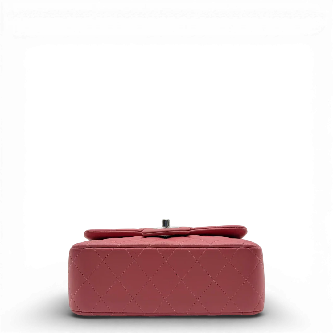 https://cdn.shopify.com/s/files/1/0564/9376/8855/files/Chanel_Umhangetasche_Single_Flap_Mini_aus_Lammleder_rosa_vintage_CC_1877.webp?v=1772705829