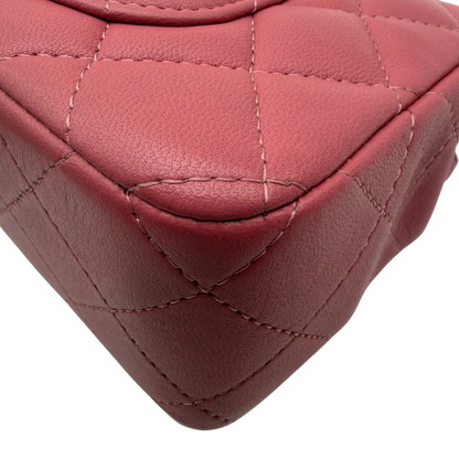 https://cdn.shopify.com/s/files/1/0564/9376/8855/files/Chanel_Umhangetasche_Single_Flap_Mini_aus_Lammleder_rosa_vintage_CC_1880.webp?v=1772705829