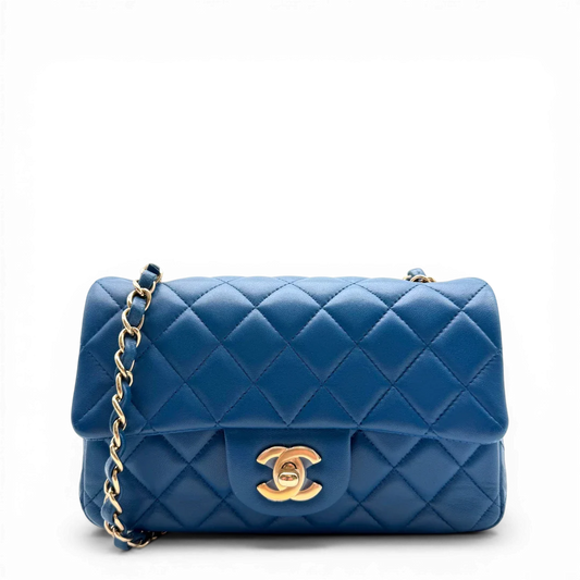 https://cdn.shopify.com/s/files/1/0564/9376/8855/files/Chanel_Umhangetasche_Wallet_on_Chain_Classic_Flap_aus_Leder_schwarz_vintage_CC3253.webp?v=1774401858