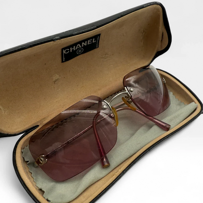 https://cdn.shopify.com/s/files/1/0564/9376/8855/files/Chanel__Sonnenbrille__Rahmenlos__vintage__luxury__CC__sunglasses024.webp?v=1748426705