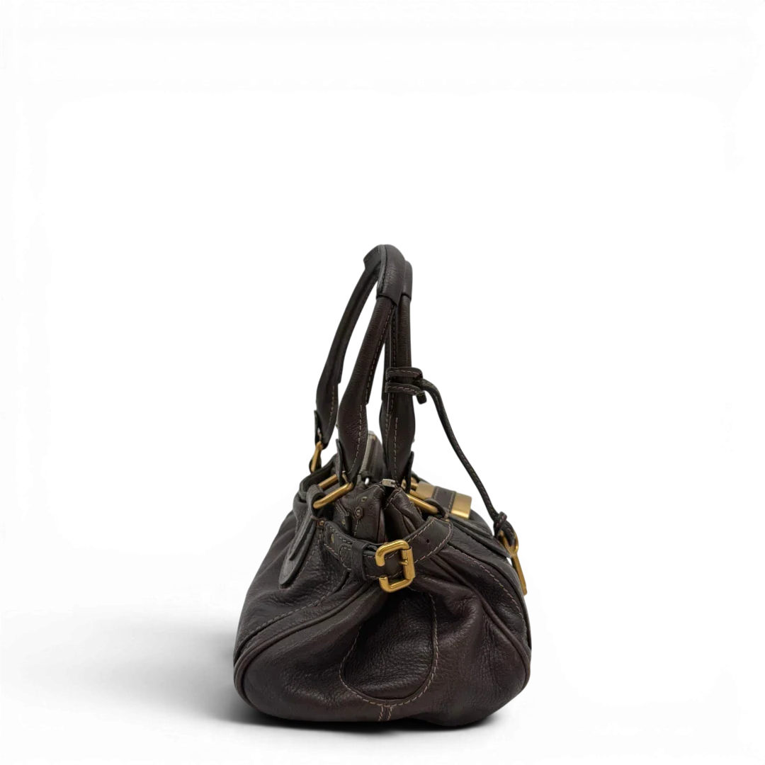 https://cdn.shopify.com/s/files/1/0564/9376/8855/files/Chloe_Handtasche_Paddington_aus_Leder_dunkelbraun_vintage6986.webp?v=1779290033