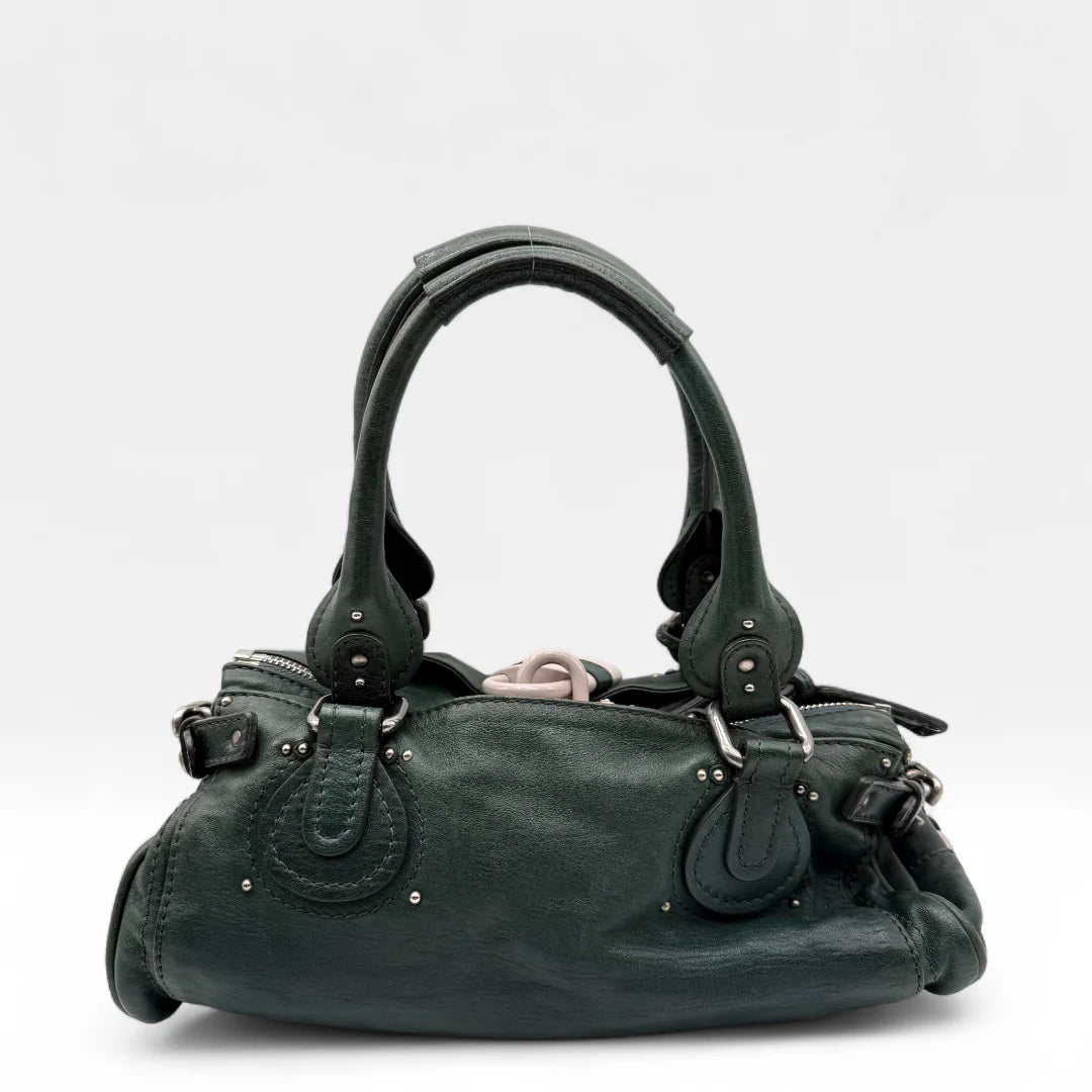 https://cdn.shopify.com/s/files/1/0564/9376/8855/files/Chloe_Handtasche_Paddington_aus_Leder_dunkelgrun_vintage_handbag1599.webp?v=1761872814