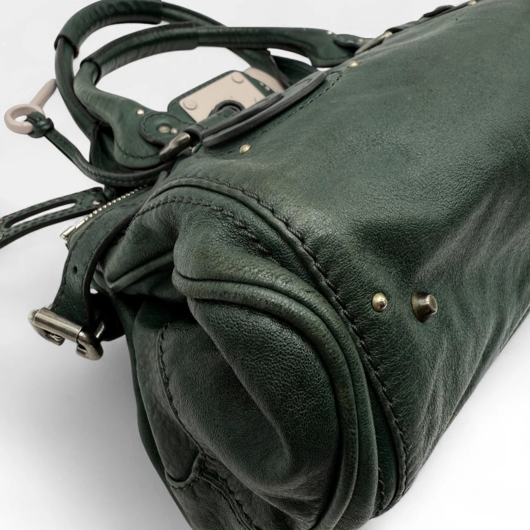 https://cdn.shopify.com/s/files/1/0564/9376/8855/files/Chloe_Handtasche_Paddington_aus_Leder_dunkelgrun_vintage_handbag1604.webp?v=1761872814
