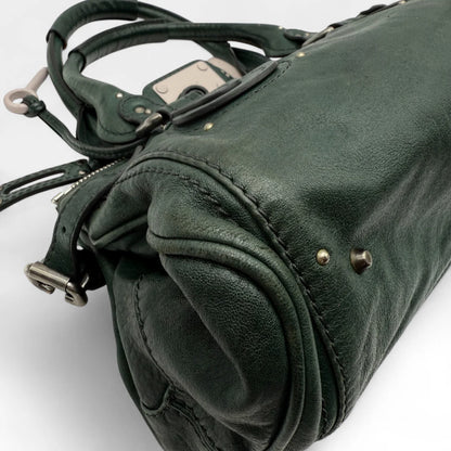 https://cdn.shopify.com/s/files/1/0564/9376/8855/files/Chloe_Handtasche_Paddington_aus_Leder_dunkelgrun_vintage_handbag1604.webp?v=1761872814