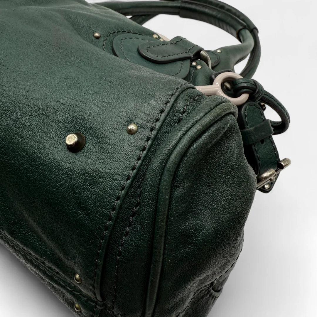 https://cdn.shopify.com/s/files/1/0564/9376/8855/files/Chloe_Handtasche_Paddington_aus_Leder_dunkelgrun_vintage_handbag1605.webp?v=1761872814