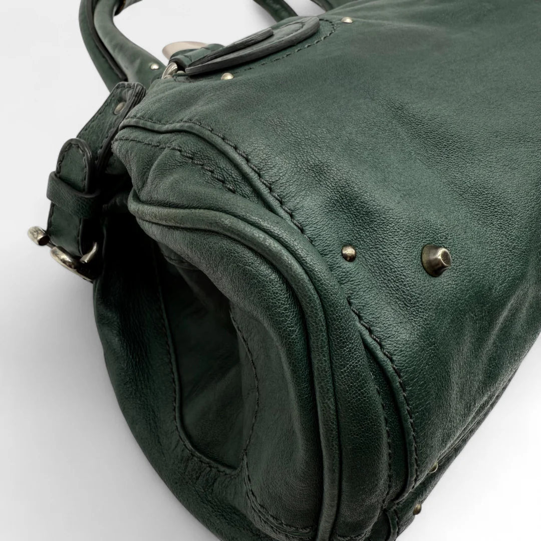 https://cdn.shopify.com/s/files/1/0564/9376/8855/files/Chloe_Handtasche_Paddington_aus_Leder_dunkelgrun_vintage_handbag1606.webp?v=1761872814