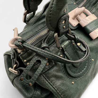 https://cdn.shopify.com/s/files/1/0564/9376/8855/files/Chloe_Handtasche_Paddington_aus_Leder_dunkelgrun_vintage_handbag1610.webp?v=1761872814