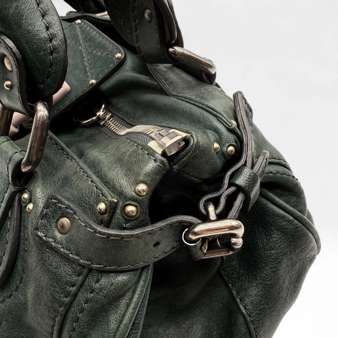 https://cdn.shopify.com/s/files/1/0564/9376/8855/files/Chloe_Handtasche_Paddington_aus_Leder_dunkelgrun_vintage_handbag1612.webp?v=1761872814
