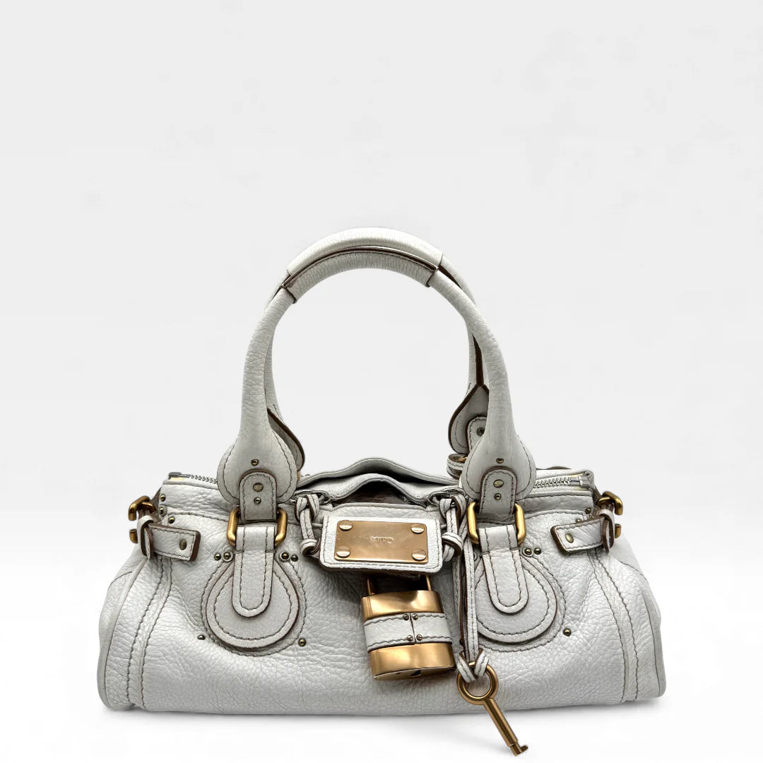 https://cdn.shopify.com/s/files/1/0564/9376/8855/files/Chloe_Handtasche_Paddington_aus_Leder_weiss_vintage_handbag4892.webp?v=1764950608