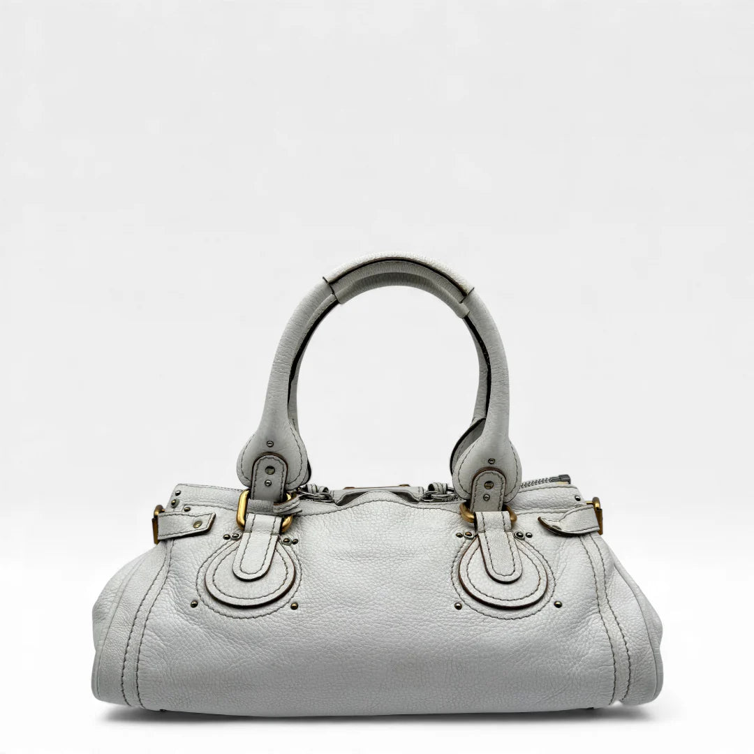 https://cdn.shopify.com/s/files/1/0564/9376/8855/files/Chloe_Handtasche_Paddington_aus_Leder_weiss_vintage_handbag4895.webp?v=1764952253