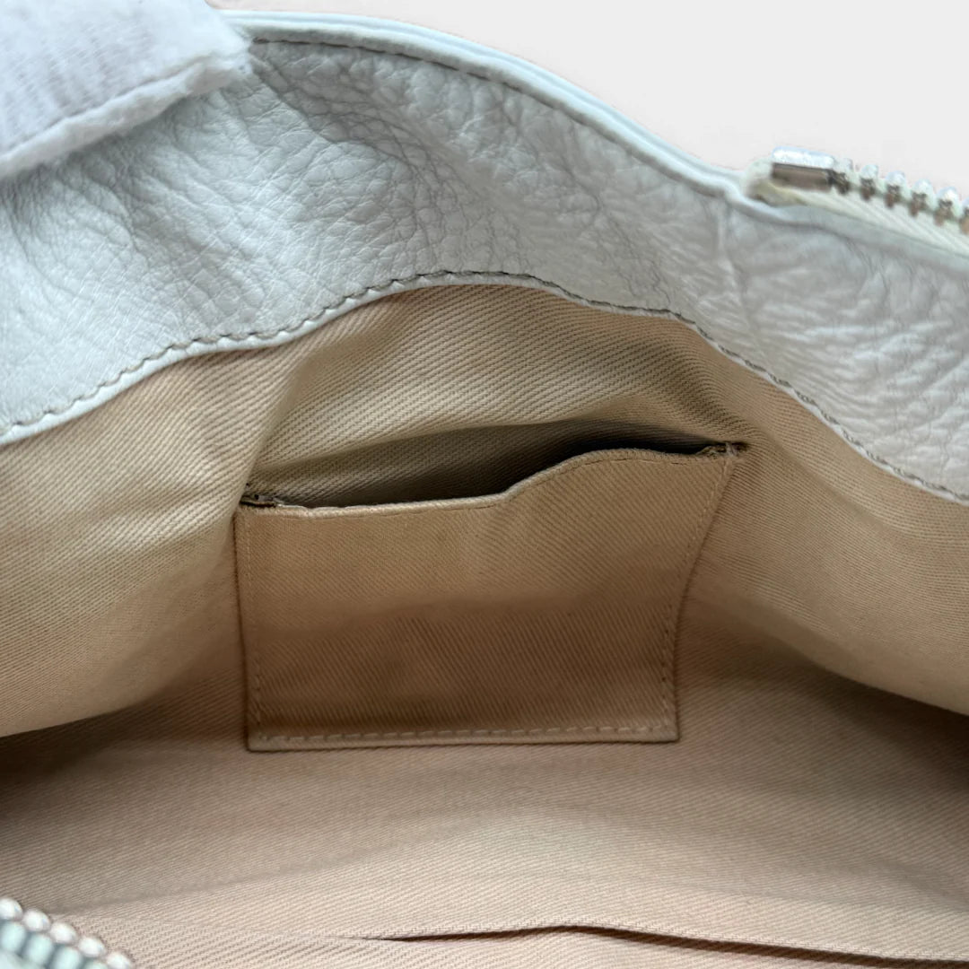 https://cdn.shopify.com/s/files/1/0564/9376/8855/files/Chloe_Handtasche_Paddington_aus_Leder_weiss_vintage_handbag4914.webp?v=1764952253