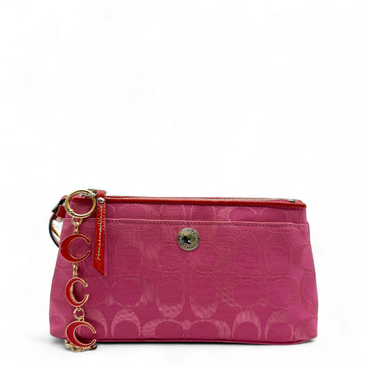 https://cdn.shopify.com/s/files/1/0564/9376/8855/files/Coach_Clutch_mit_Charms_Signature_pink_vintage5047.png?v=1776850977