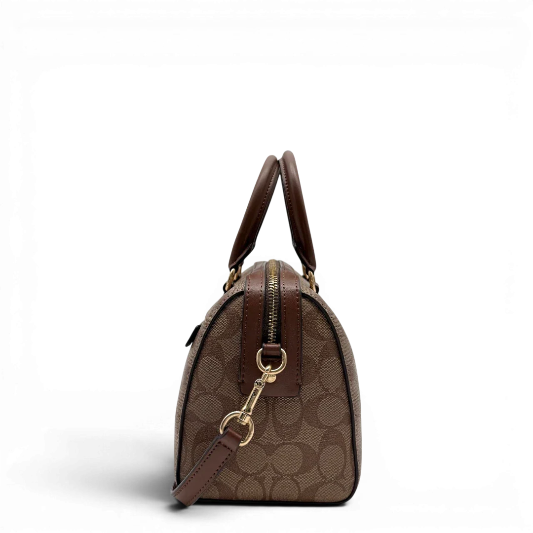 https://cdn.shopify.com/s/files/1/0564/9376/8855/files/Coach_Handtasche_Boston_25_mit_Umhangegurt_Signature_braun_vintage6440.webp?v=1778673462
