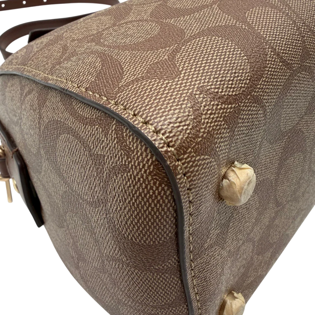 https://cdn.shopify.com/s/files/1/0564/9376/8855/files/Coach_Handtasche_Boston_25_mit_Umhangegurt_Signature_braun_vintage6443.webp?v=1778673462