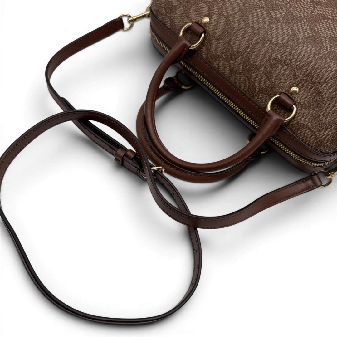 https://cdn.shopify.com/s/files/1/0564/9376/8855/files/Coach_Handtasche_Boston_25_mit_Umhangegurt_Signature_braun_vintage6447.webp?v=1778673463