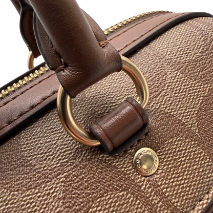 https://cdn.shopify.com/s/files/1/0564/9376/8855/files/Coach_Handtasche_Boston_25_mit_Umhangegurt_Signature_braun_vintage6449.webp?v=1778673462