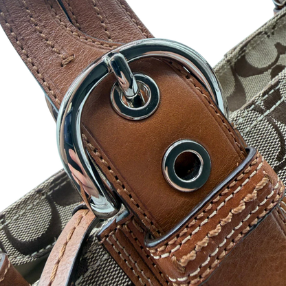 https://cdn.shopify.com/s/files/1/0564/9376/8855/files/Coach_Handtasche_Campus_Signature_beige_12.webp?v=1782312571