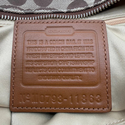 https://cdn.shopify.com/s/files/1/0564/9376/8855/files/Coach_Handtasche_Campus_Signature_beige_15.webp?v=1782312571