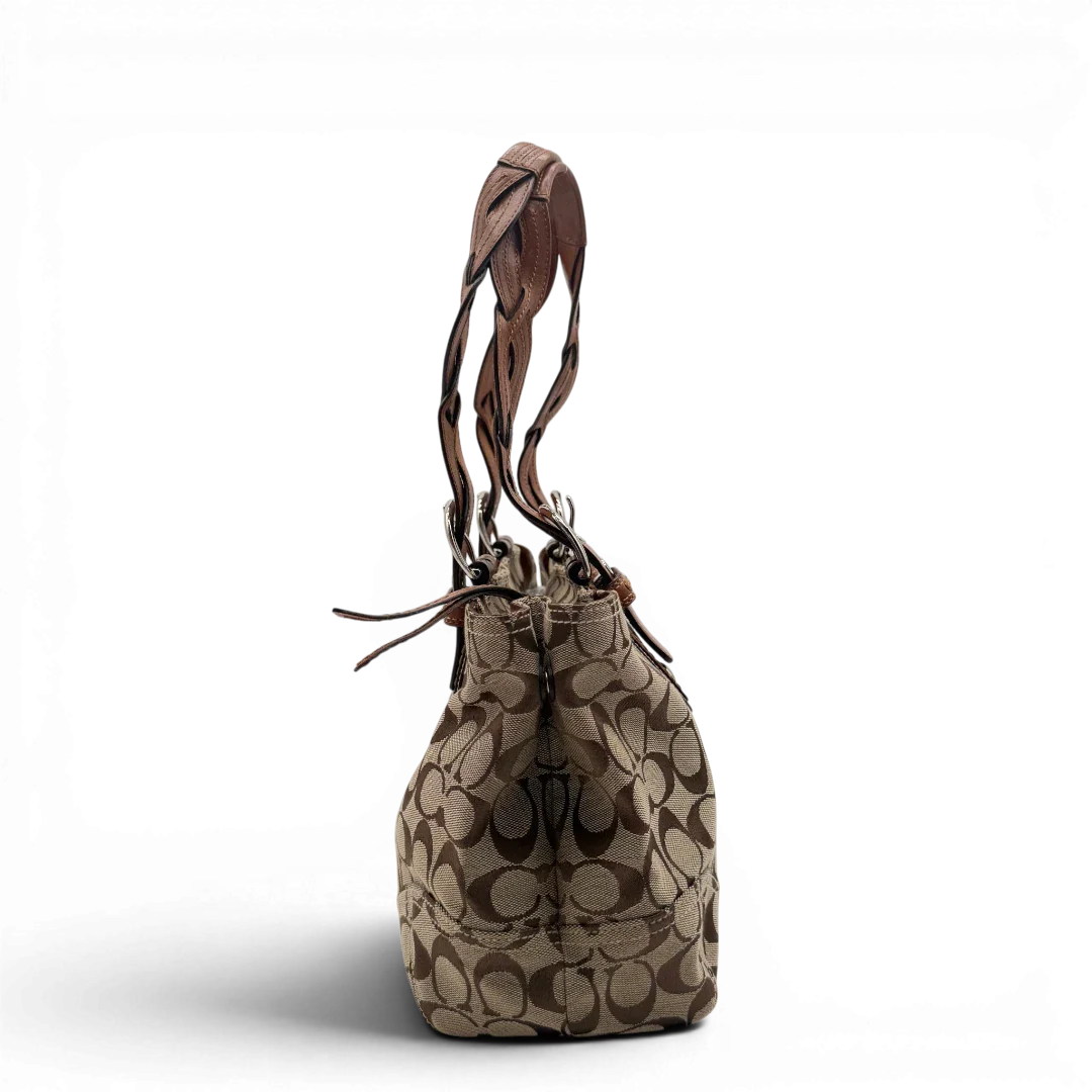 https://cdn.shopify.com/s/files/1/0564/9376/8855/files/Coach_Handtasche_Campus_Signature_beige_3.webp?v=1782312571