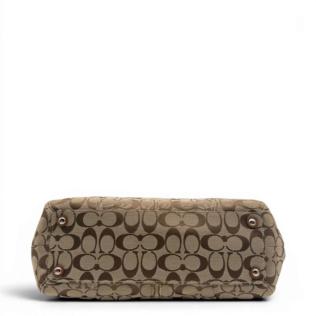 https://cdn.shopify.com/s/files/1/0564/9376/8855/files/Coach_Handtasche_Campus_Signature_beige_5.webp?v=1782312571