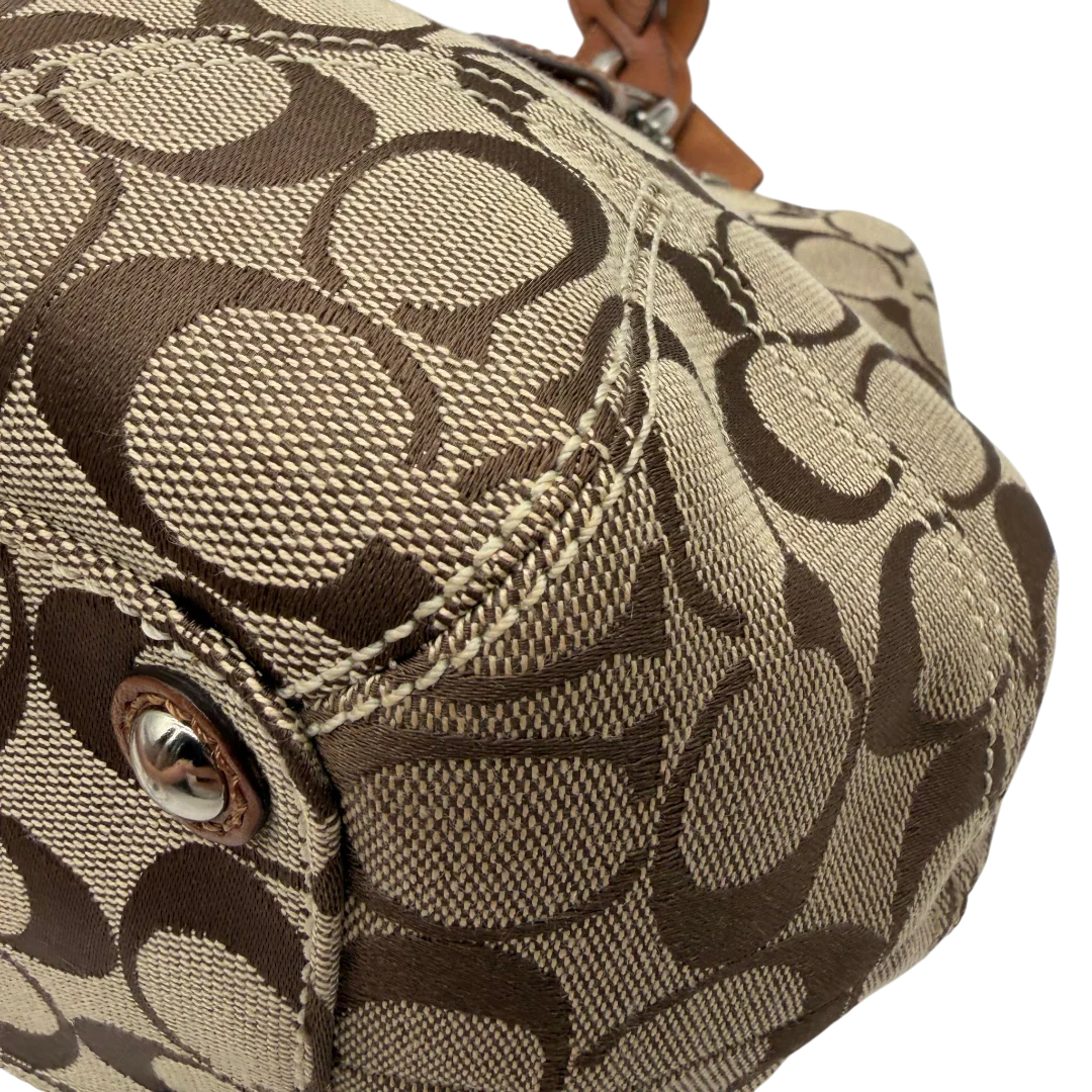 https://cdn.shopify.com/s/files/1/0564/9376/8855/files/Coach_Handtasche_Campus_Signature_beige_6.webp?v=1782312571